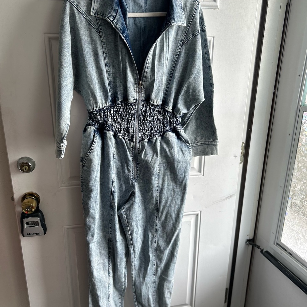 VENUS Light Wash Denim Jumpsuit  Large 42 Bust   = Top1  NWT